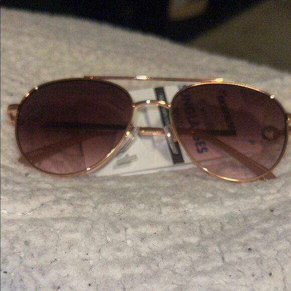 Stylish Gold Aviator type Sunglasses - Picture 1 of 10